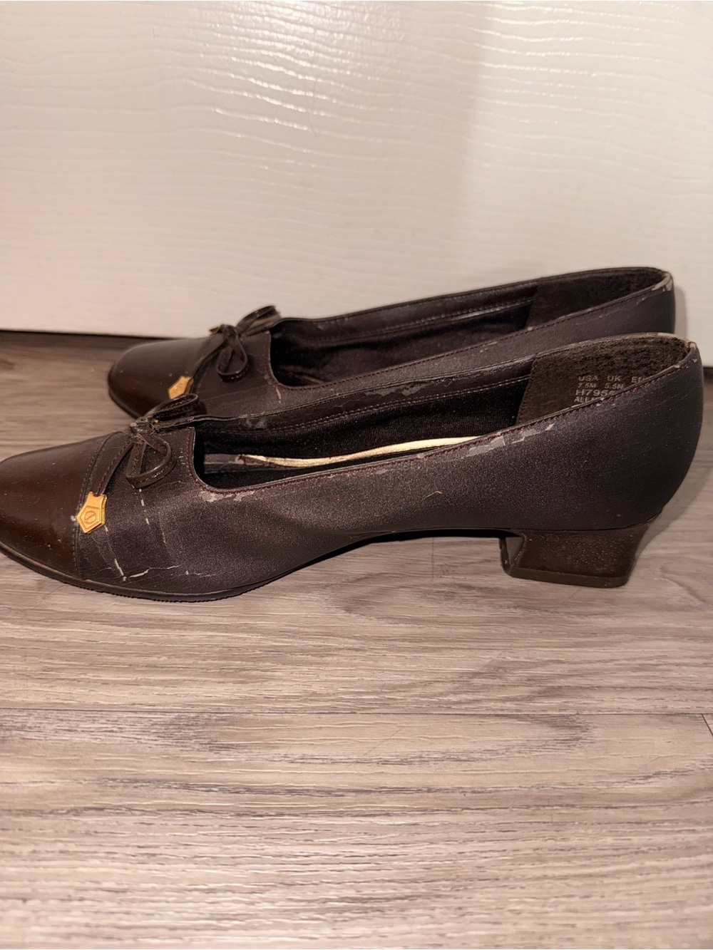 Soft Style Women’s Dark Brown Bow-Trim Loafers with Gold Accents - Picture 4 of 5